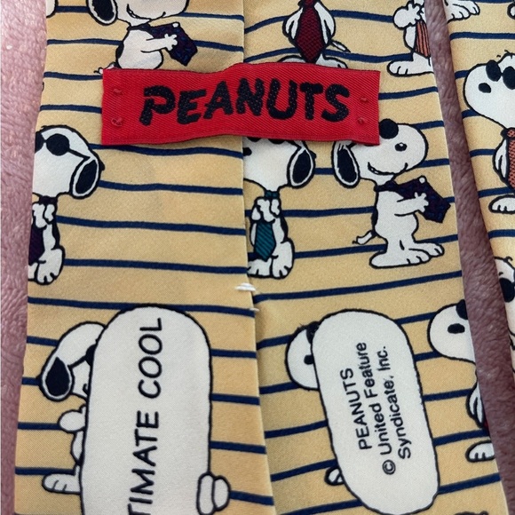 Peanuts Snoopy Dog Tie in Yellow and Black - Picture 6 of 7